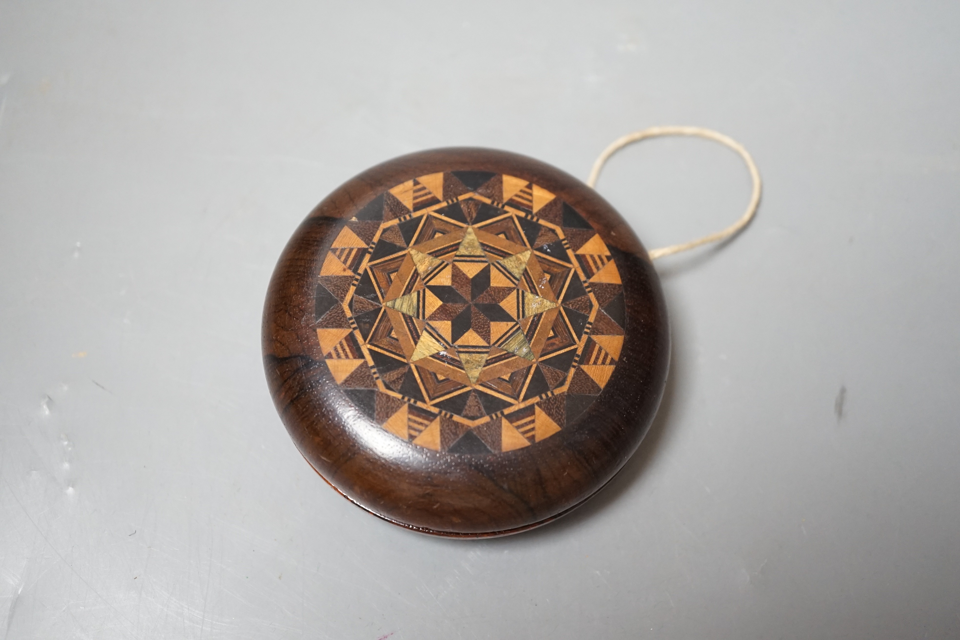 A Tunbridge ware rosewood and half square mosaic yo-yo, c.1830-50, 8cm diameter